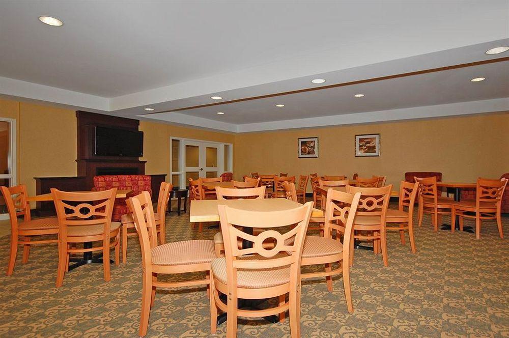 University Inn Vestal Extérieur photo
