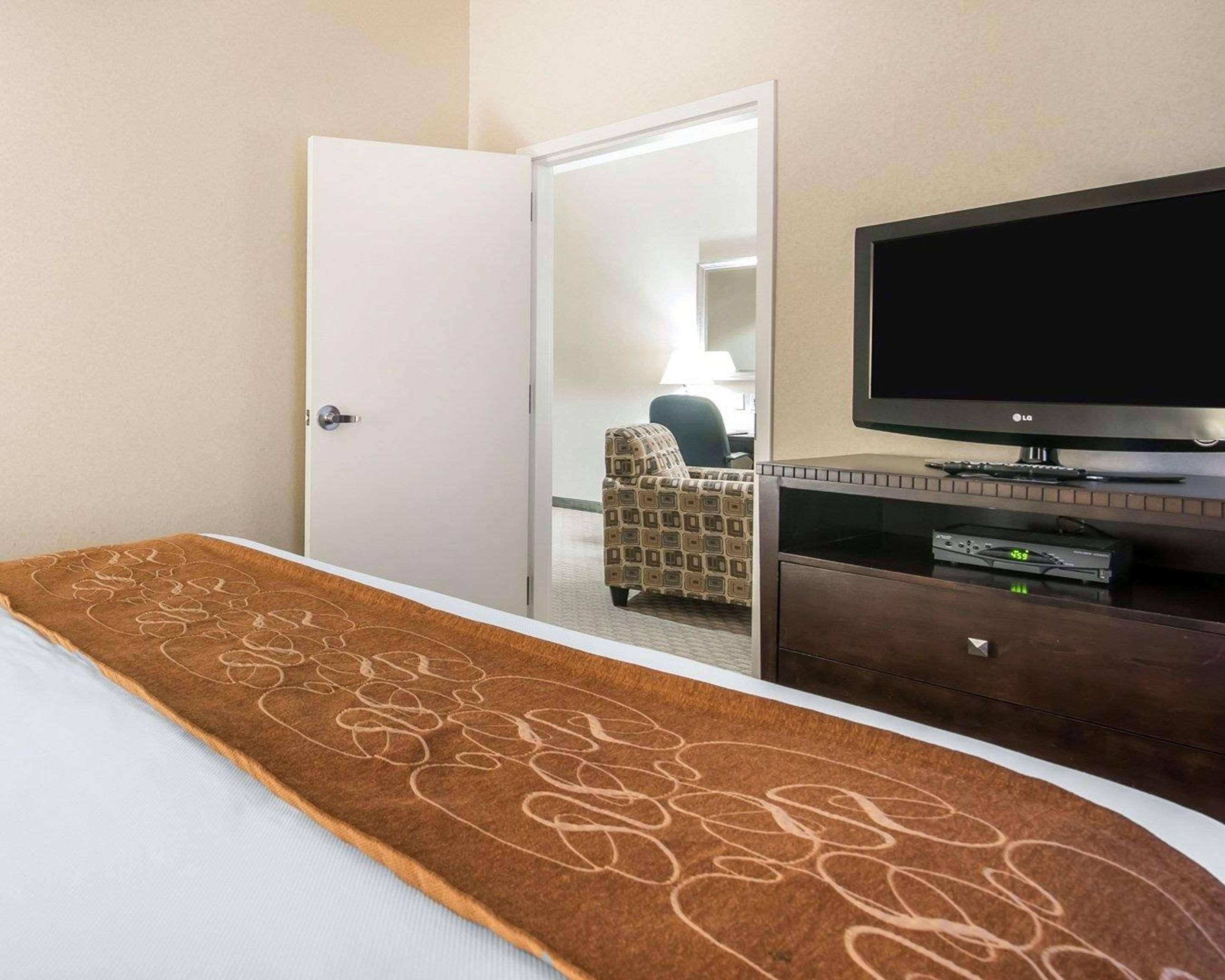 University Inn Vestal Extérieur photo