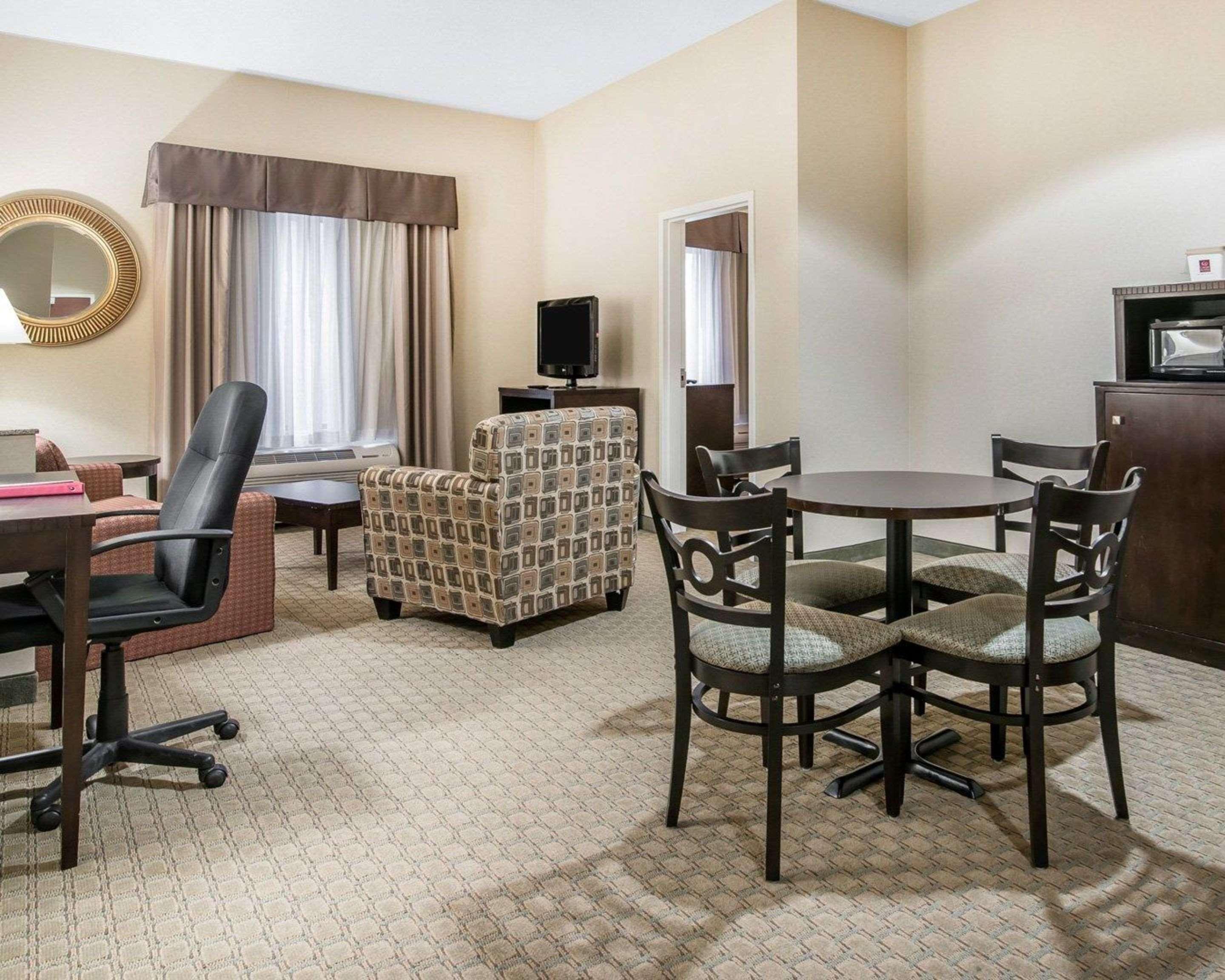 University Inn Vestal Extérieur photo