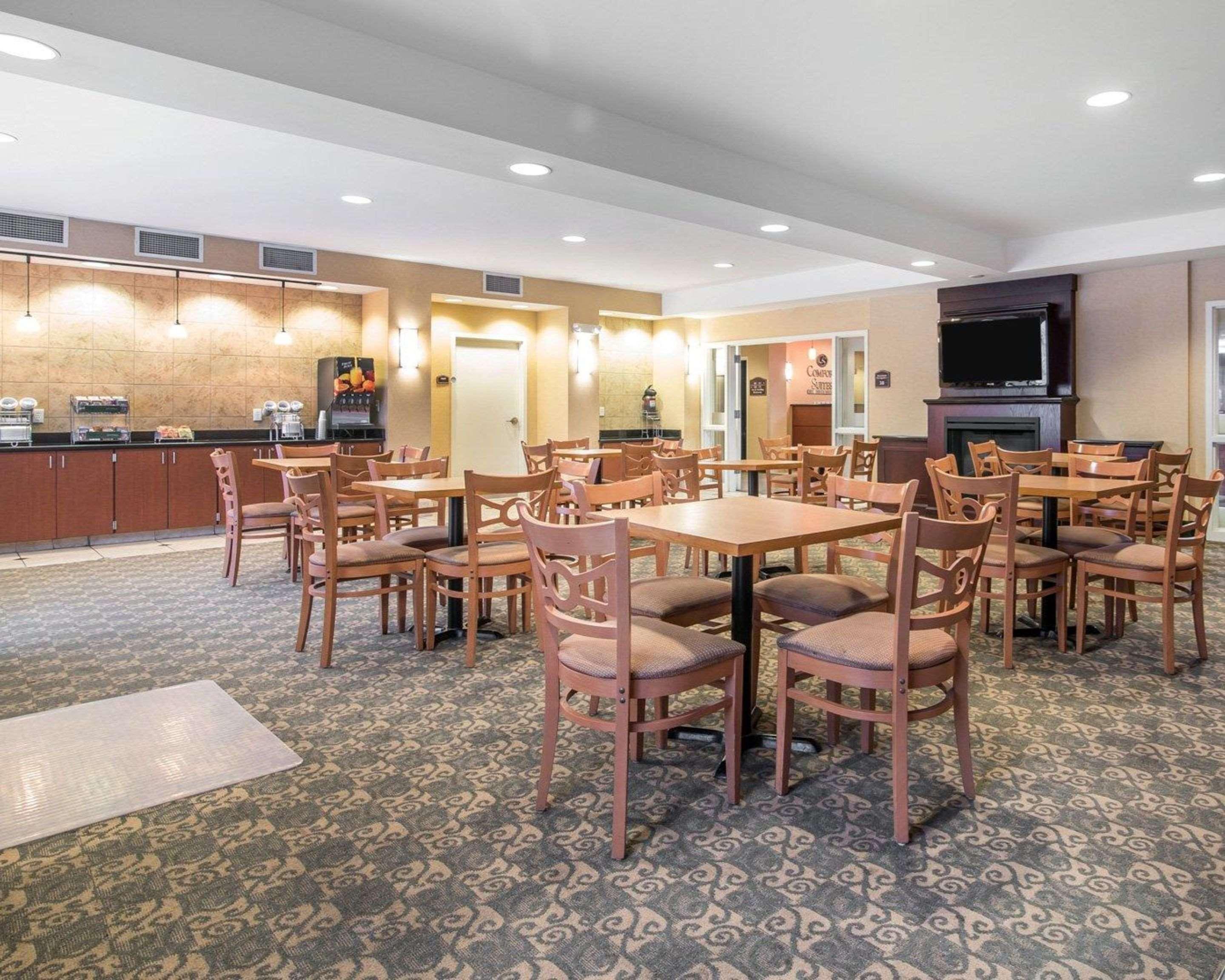 University Inn Vestal Extérieur photo