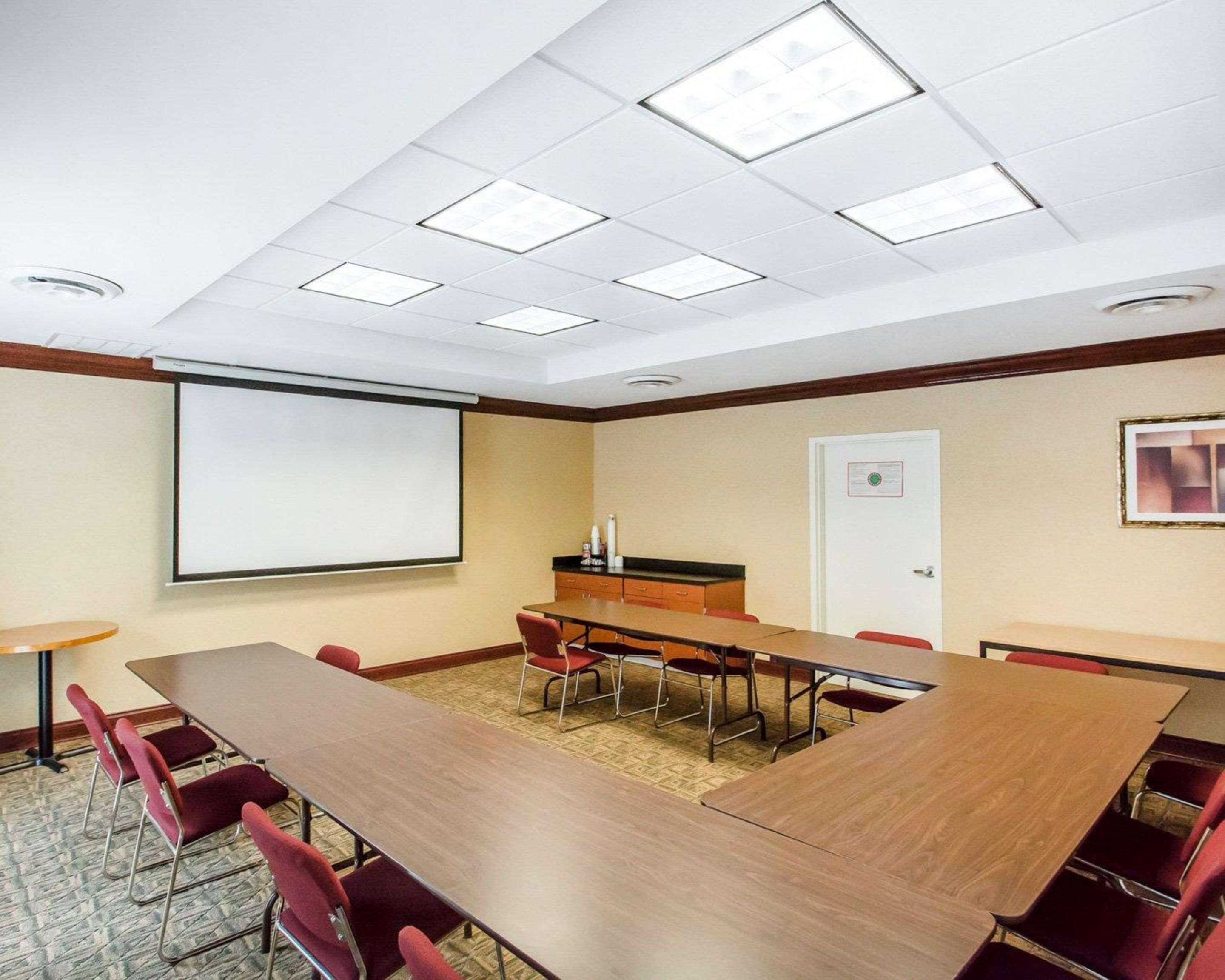 University Inn Vestal Extérieur photo
