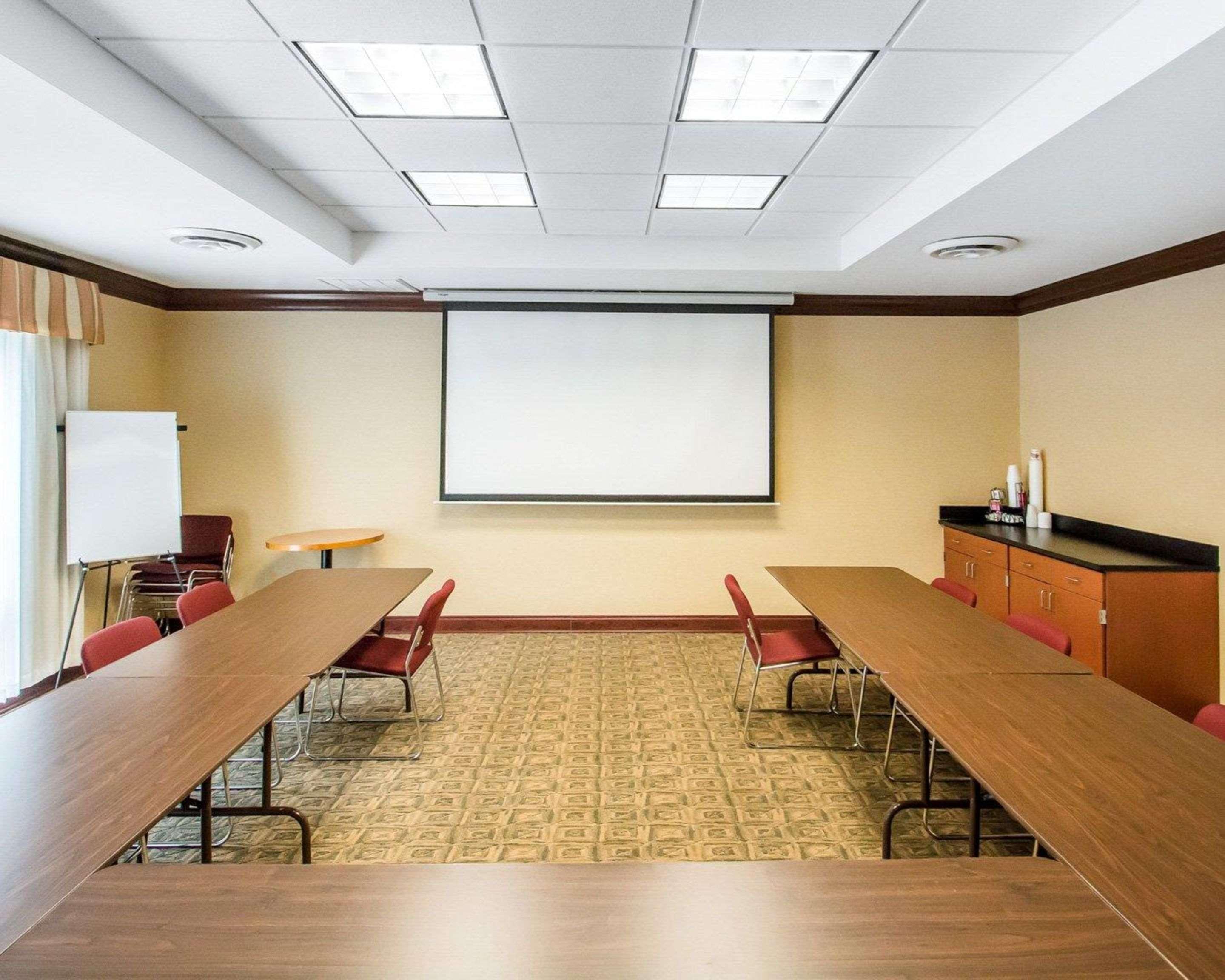 University Inn Vestal Extérieur photo