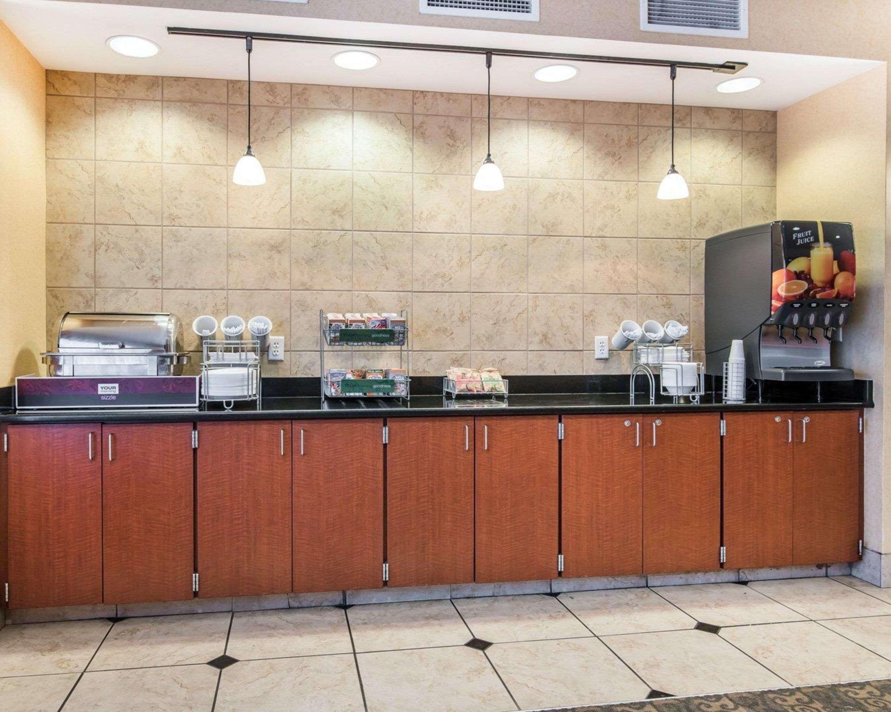 University Inn Vestal Extérieur photo