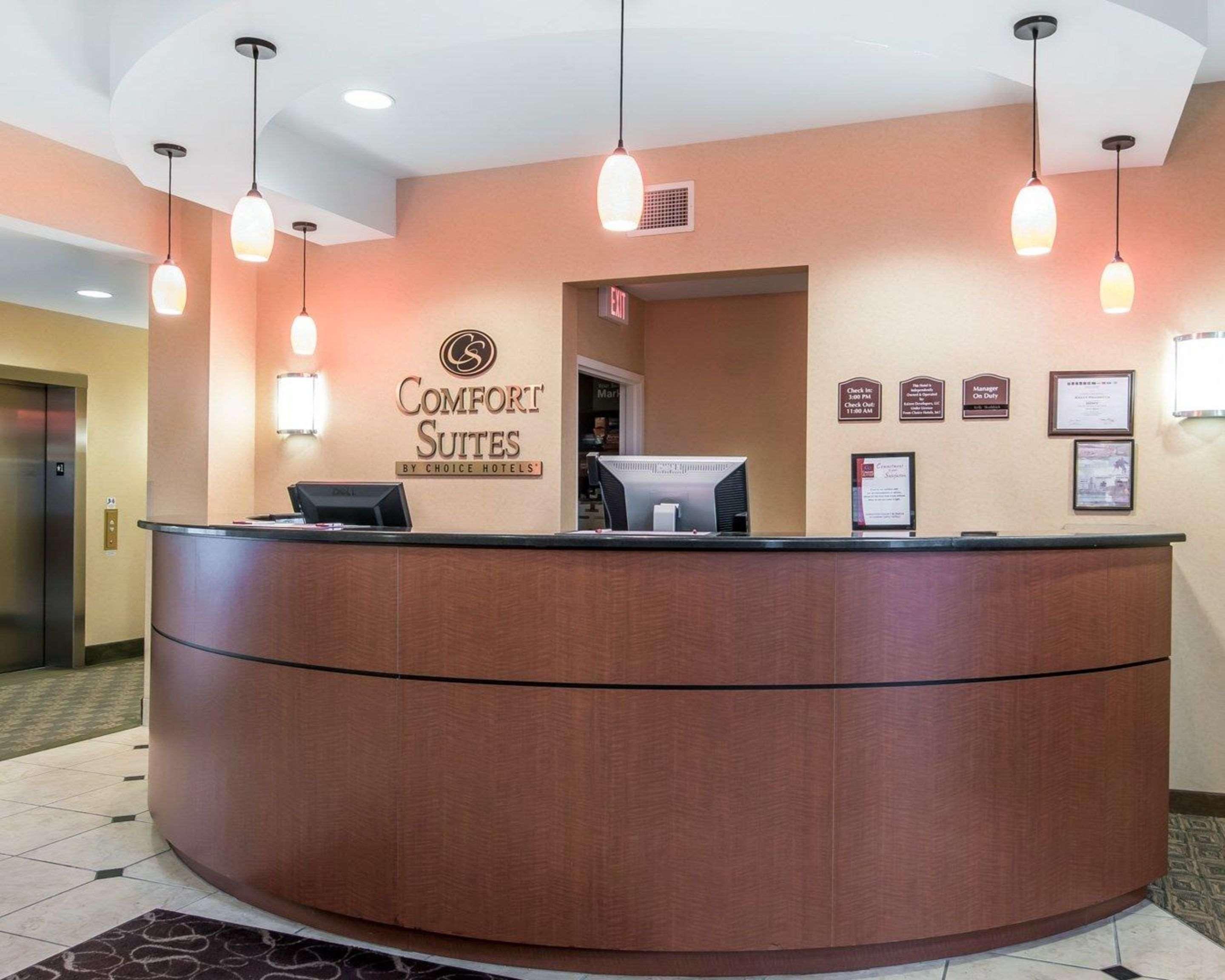 University Inn Vestal Extérieur photo
