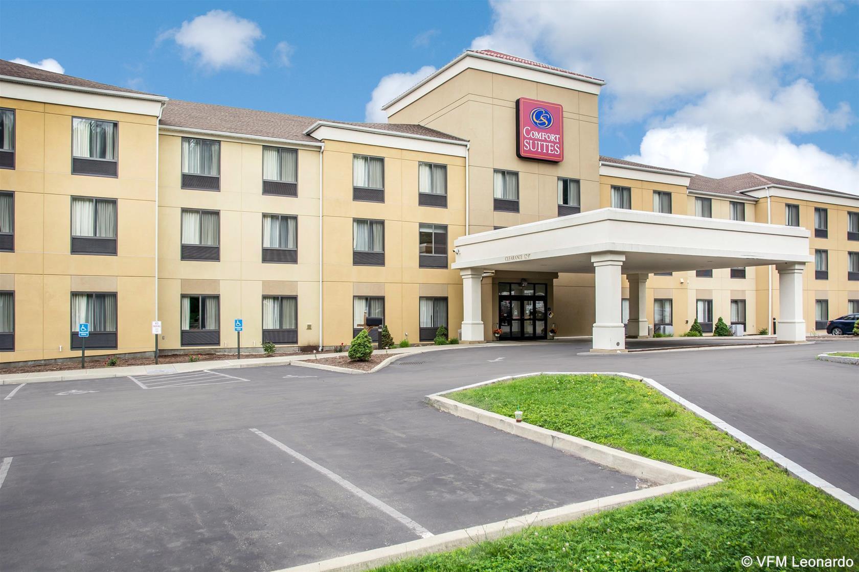 University Inn Vestal Extérieur photo