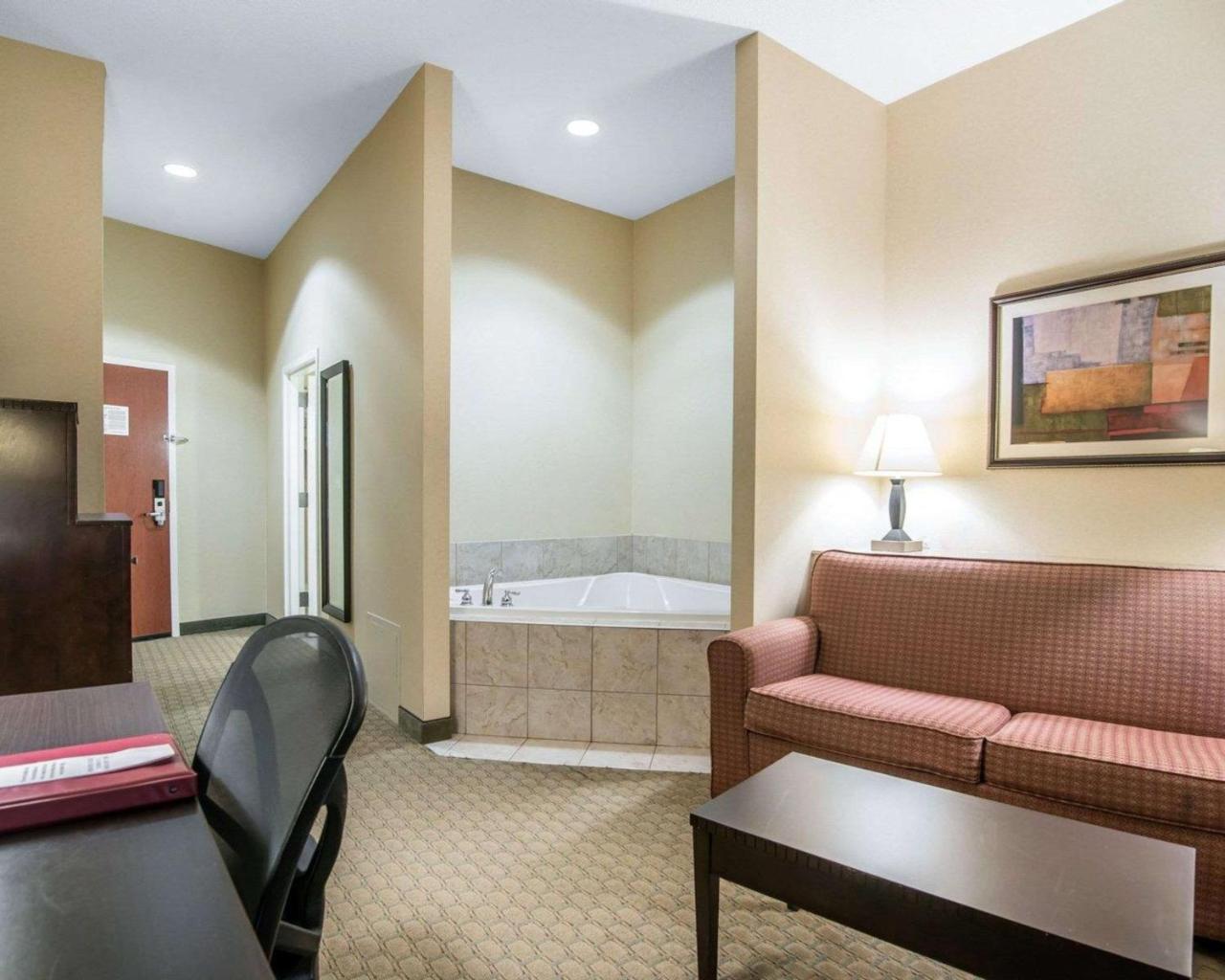 University Inn Vestal Extérieur photo