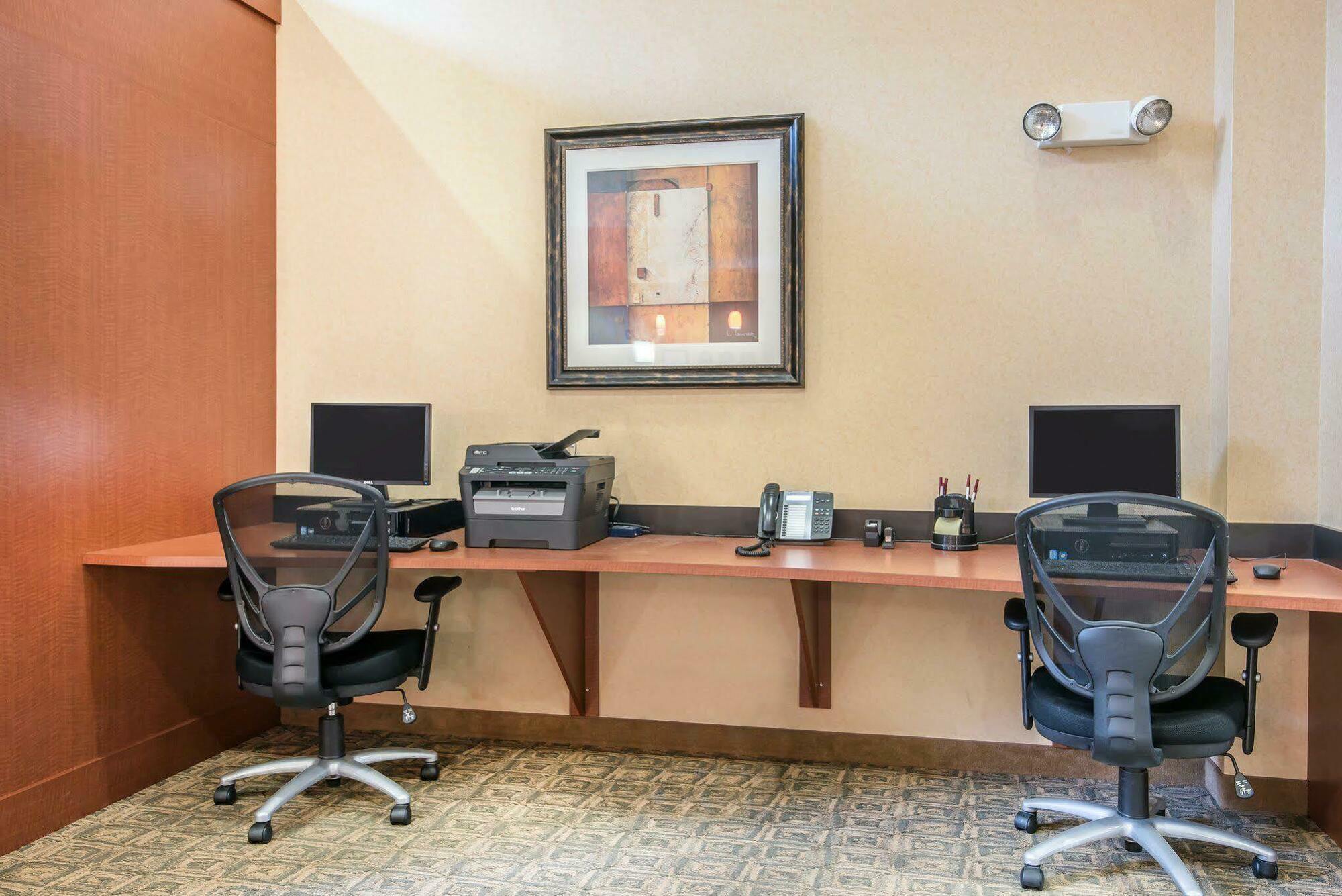 University Inn Vestal Extérieur photo