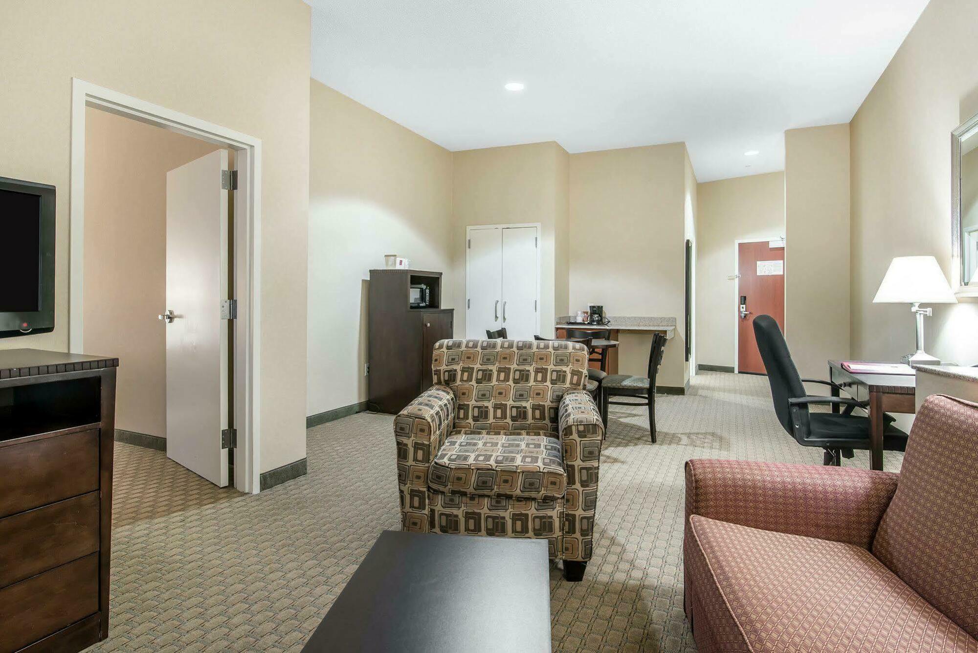 University Inn Vestal Extérieur photo
