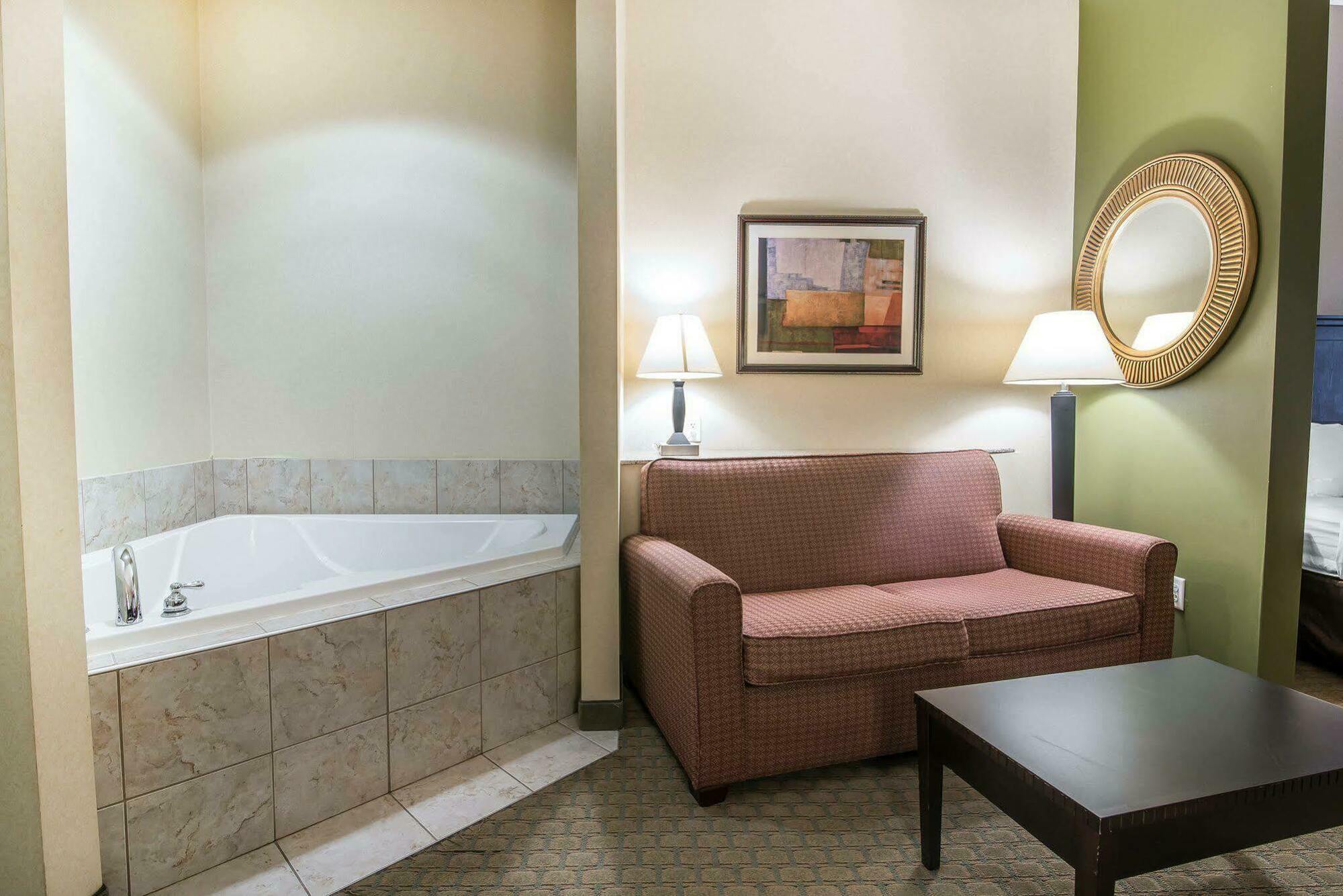 University Inn Vestal Extérieur photo
