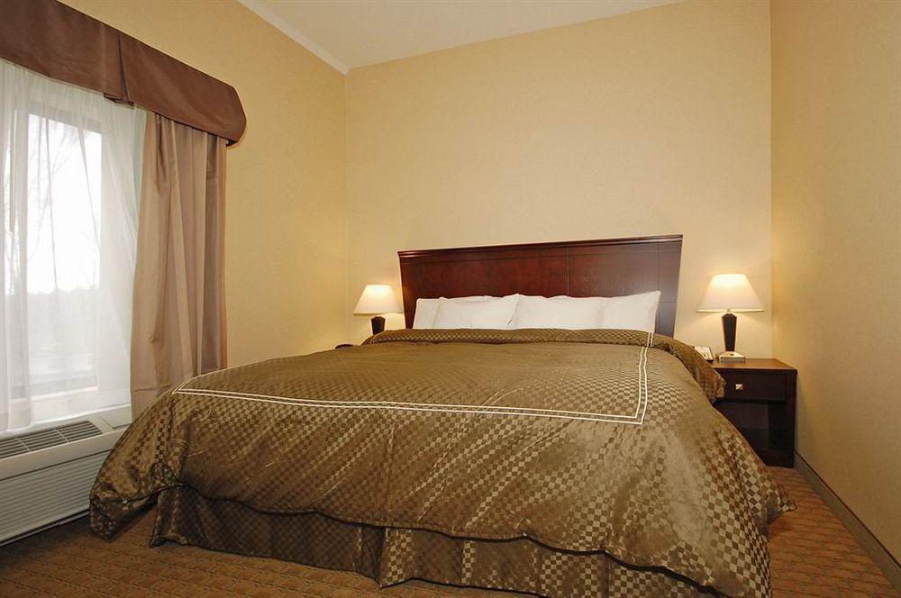 University Inn Vestal Extérieur photo