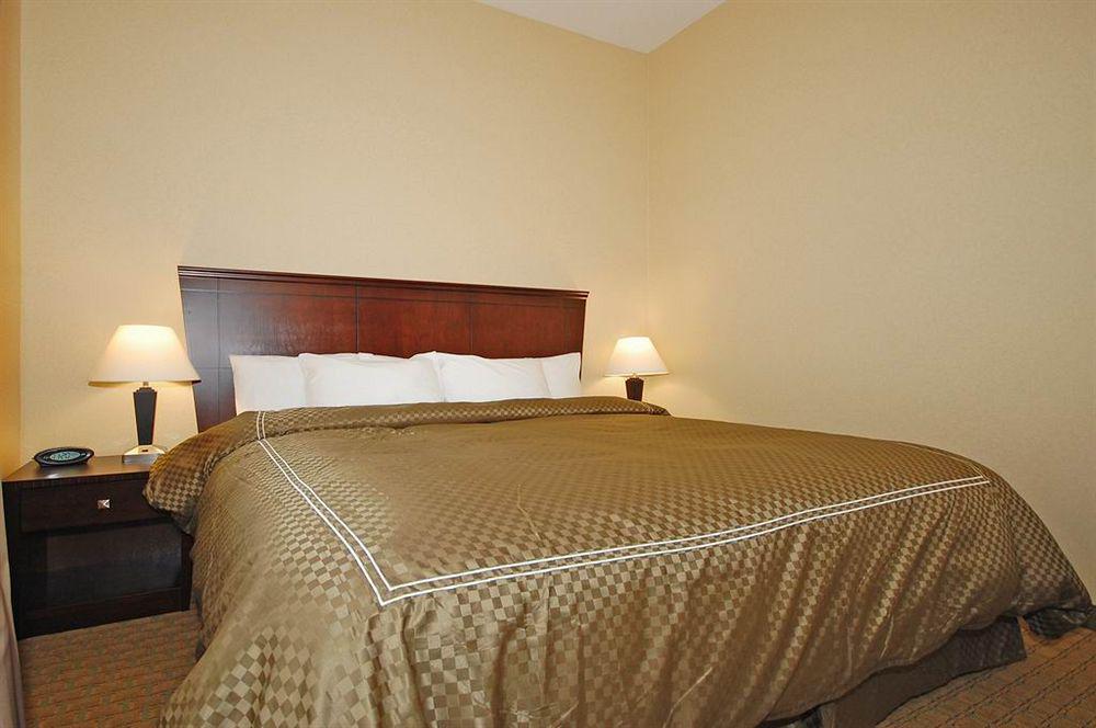 University Inn Vestal Extérieur photo